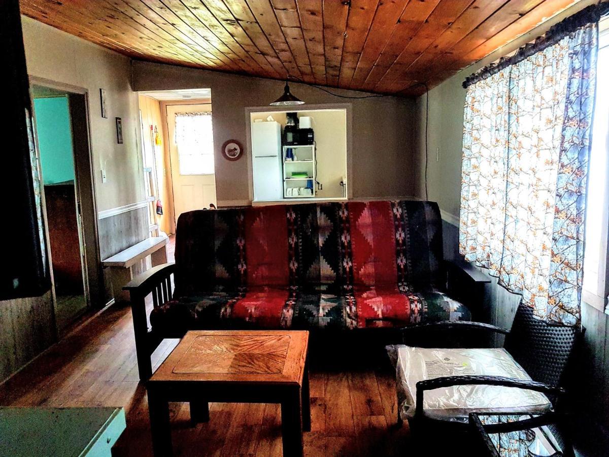 Marble Lake Lodge Cloyne Exterior foto
