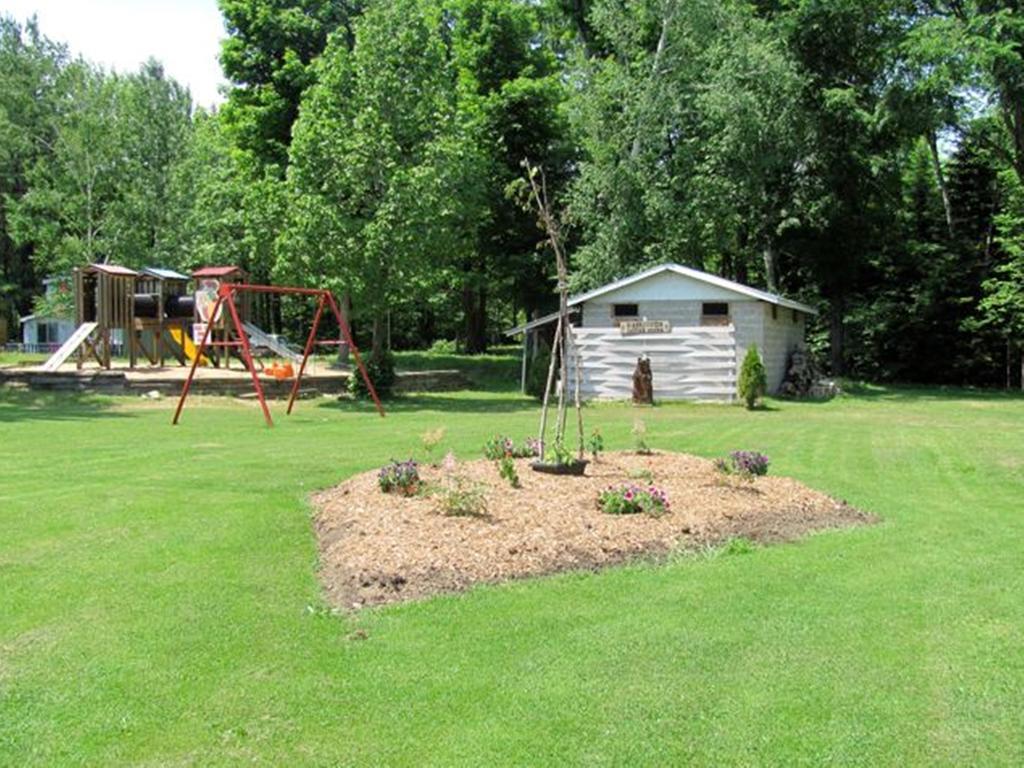 Marble Lake Lodge Cloyne Exterior foto