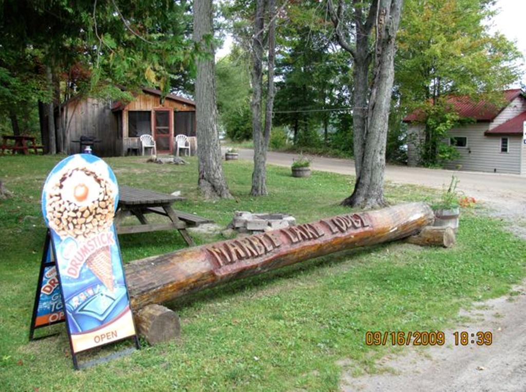 Marble Lake Lodge Cloyne Exterior foto