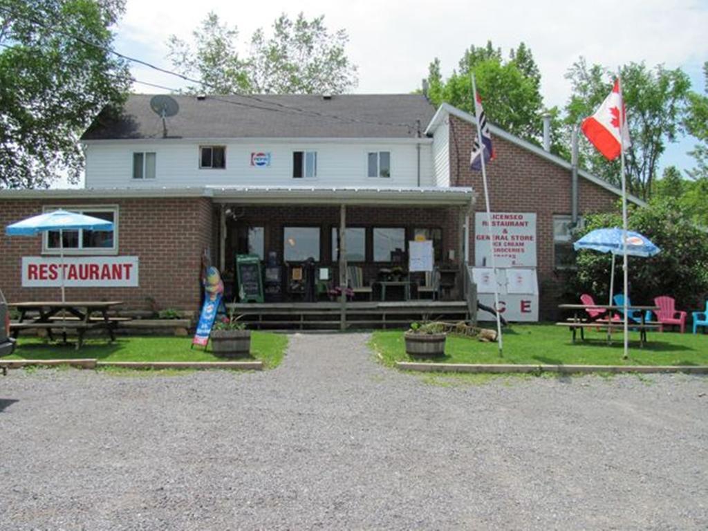Marble Lake Lodge Cloyne Exterior foto