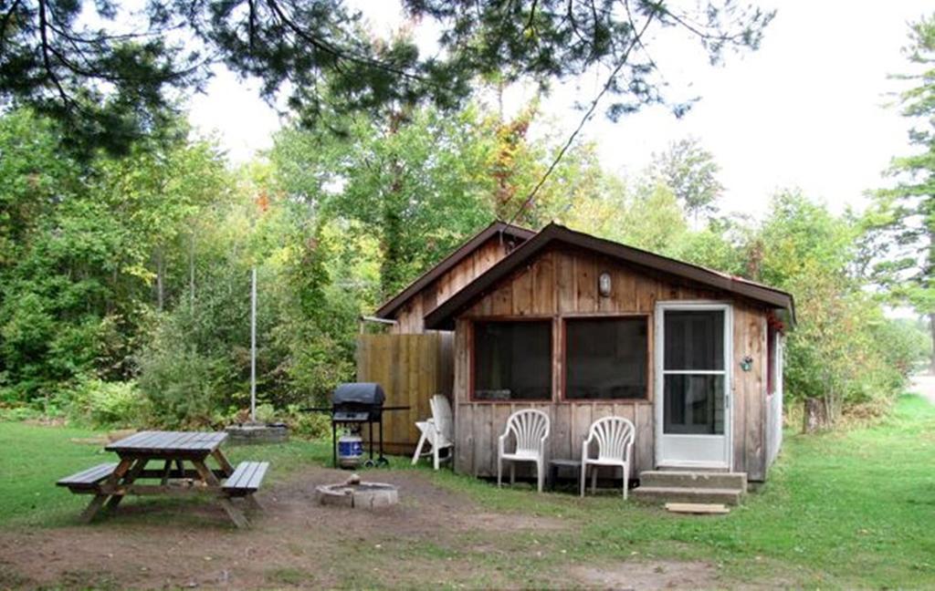 Marble Lake Lodge Cloyne Exterior foto
